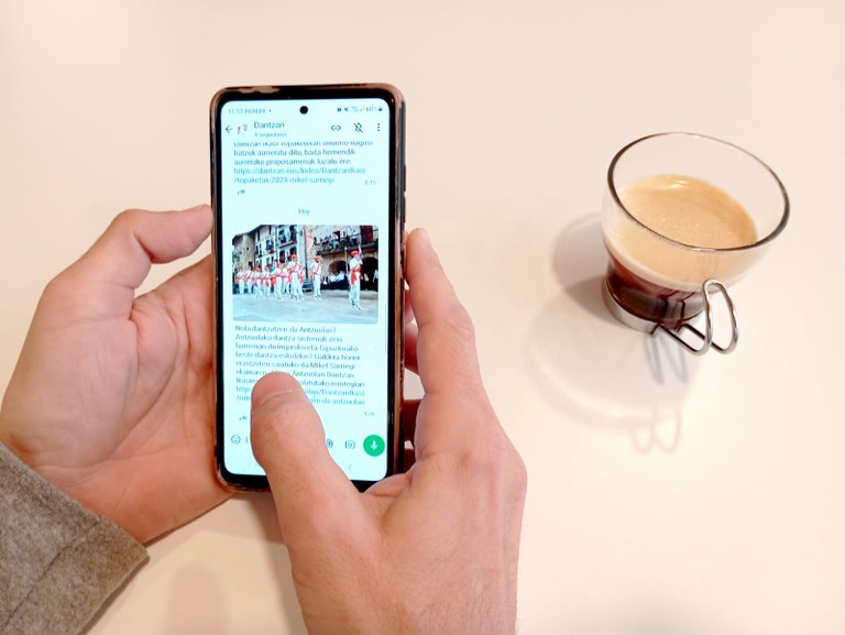 Whatsap-ez ere jarrai dezakezue Dantzan