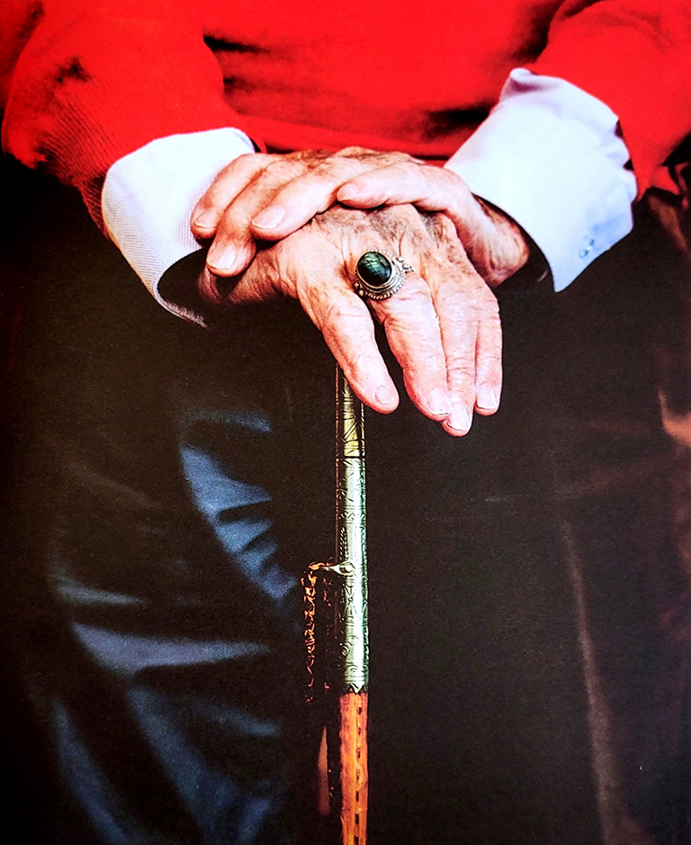 Filipe Oihanburen eskuak Spheres region aldizkarian