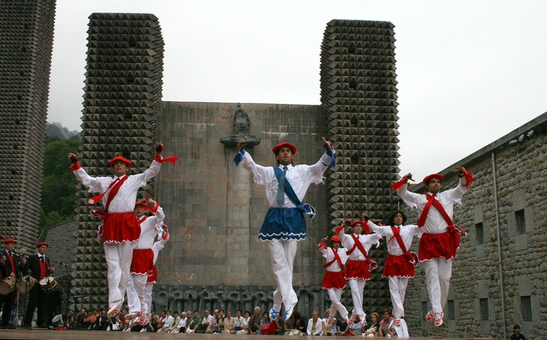 2008-08-27_Apostoluen-soka-dantza_02