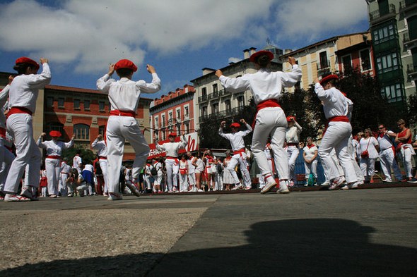 Fandangoa txikiek Sanferminetan