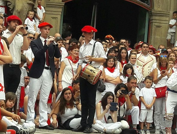 Iruñeko trokeo-dantzak sanferminetan 01