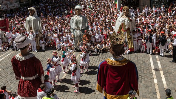 Iruñeko trokeo-dantzak sanferminetan 02