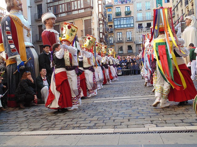 66 urte bete genituenekoa