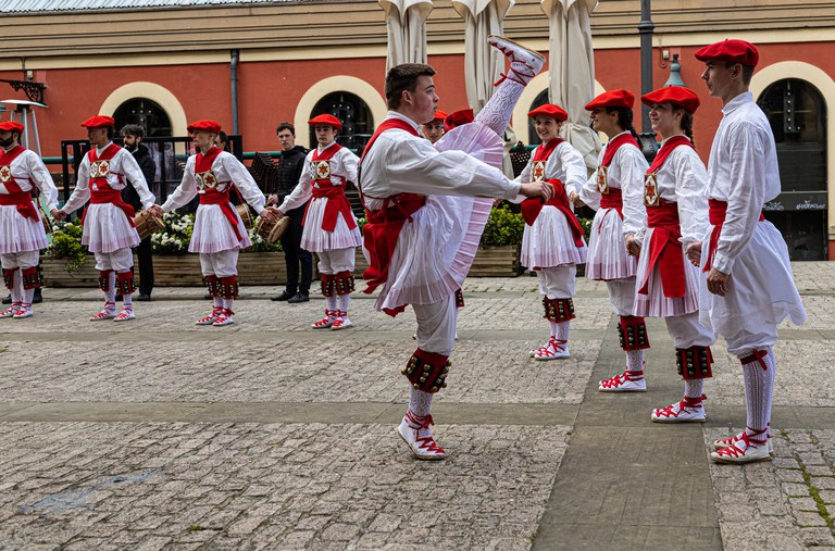 2022-04-09-Burguen-plaza-17