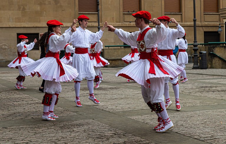 2022-04-09-Burguen-plaza-18