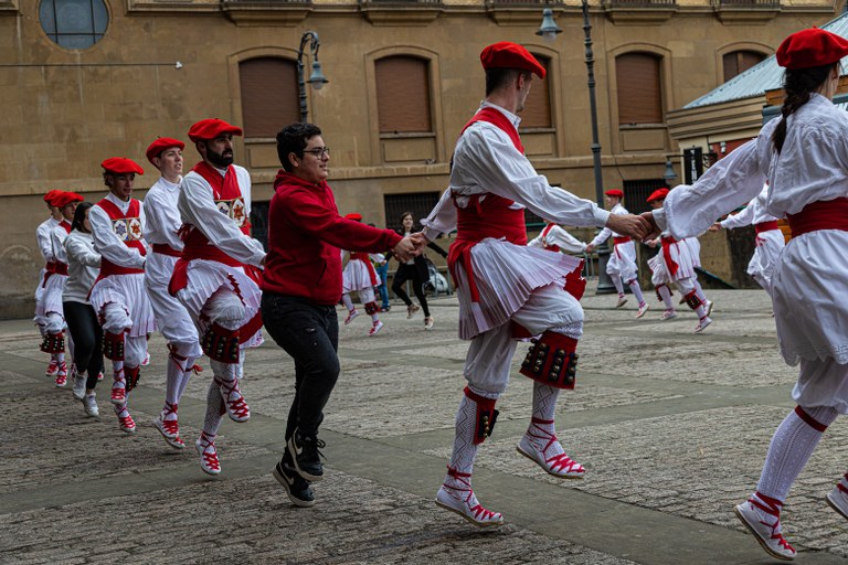 2022-04-09-Burguen-plaza-19