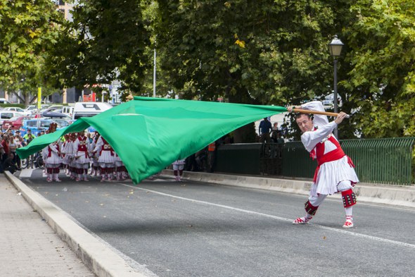 Sanfermin Aldapakoaren ezpata-dantza 2016 - 01 Sanfermin Aldapakoaren ezpata-dantza 2016 - 01