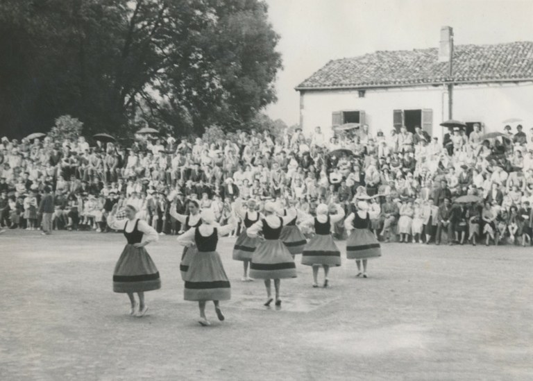 1953-08-02_Iruñeko-dantzariak_Baigorrin