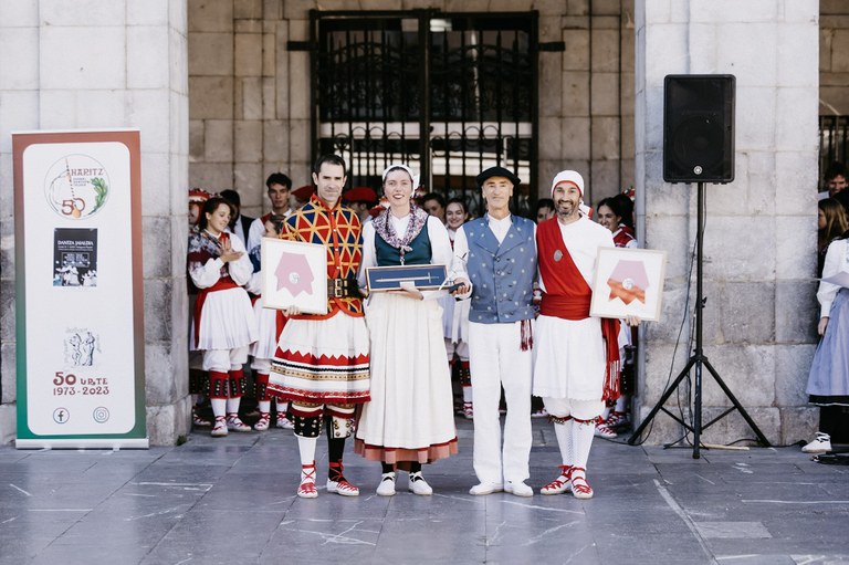 Aunitz urtez, Haritz dantza taldea!! Aunitz urtez, Haritz dantza taldea!!