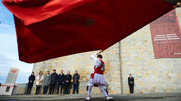Azken ezpata-dantza Nafarroa(Garaia)ren egunean? Azken ezpata-dantza Nafarroa(Garaia)ren egunean?