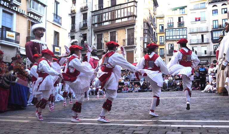 Soka-dantzan hasi dugu ikasturtea