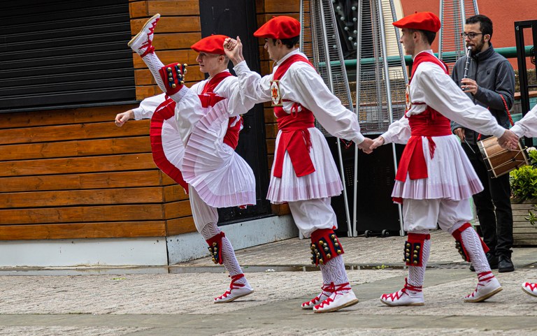 2022-04-09-Burguen-plaza-16