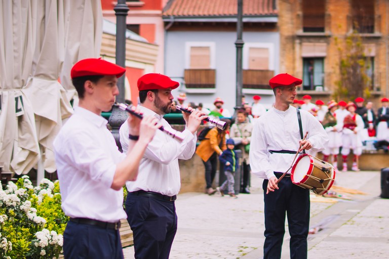 2022-04-09-Burguen-plaza-08