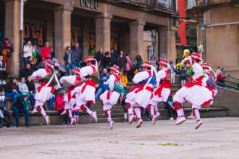 2022-04-09-Burguen-plaza-04