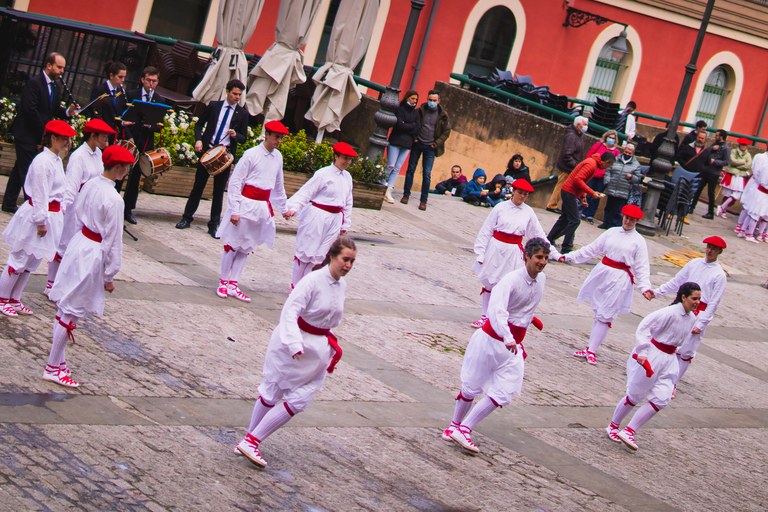 2022-04-09-Burguen-plaza-11