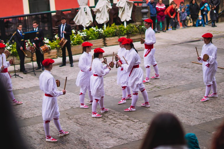 2022-04-09-Burguen-plaza-14