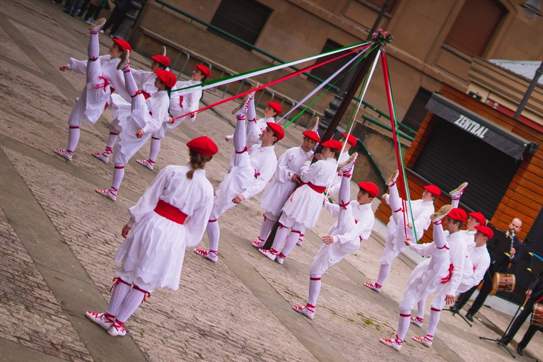 2022-04-09-Burguen-plaza-14