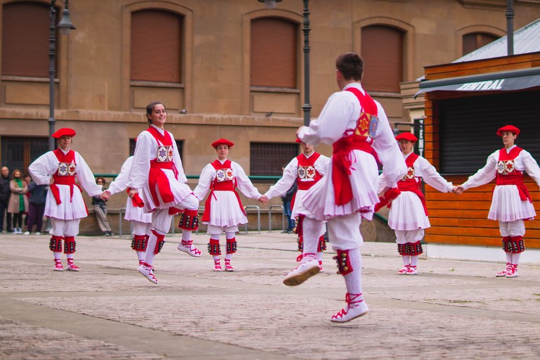 2022-04-09-Burguen-plaza-16