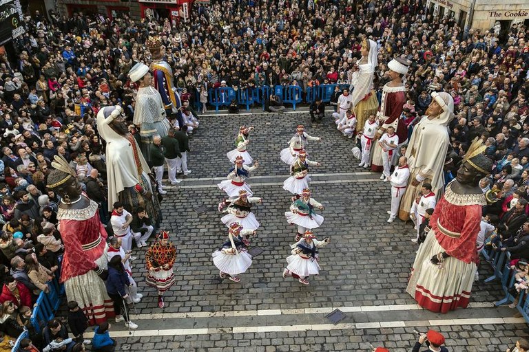 Trokeo-dantzak Done Saturdi egunez, urteari amaiera emateko
