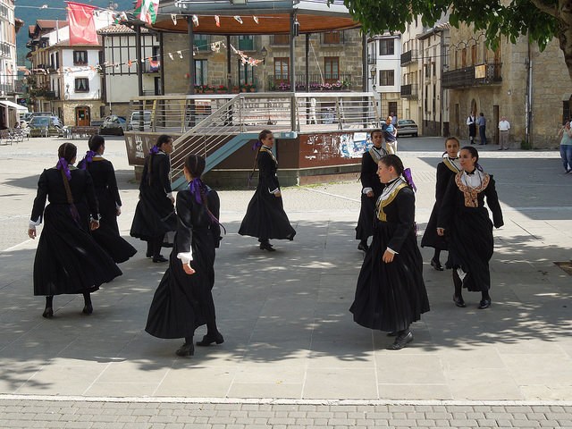 Ekaineko etxeko lanak: Nafarroako Dantzari Eguna, Altsasun