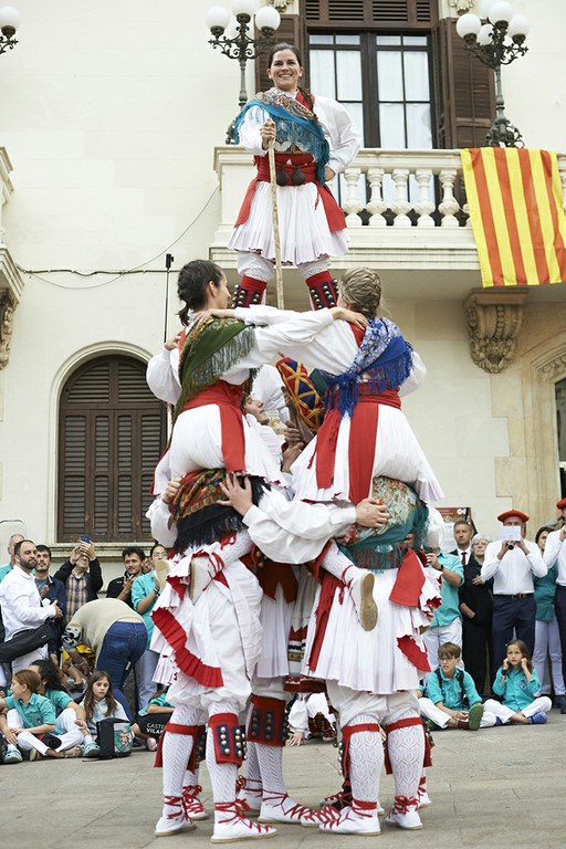 Giza-dorreen hiriburuan dantzatu gara