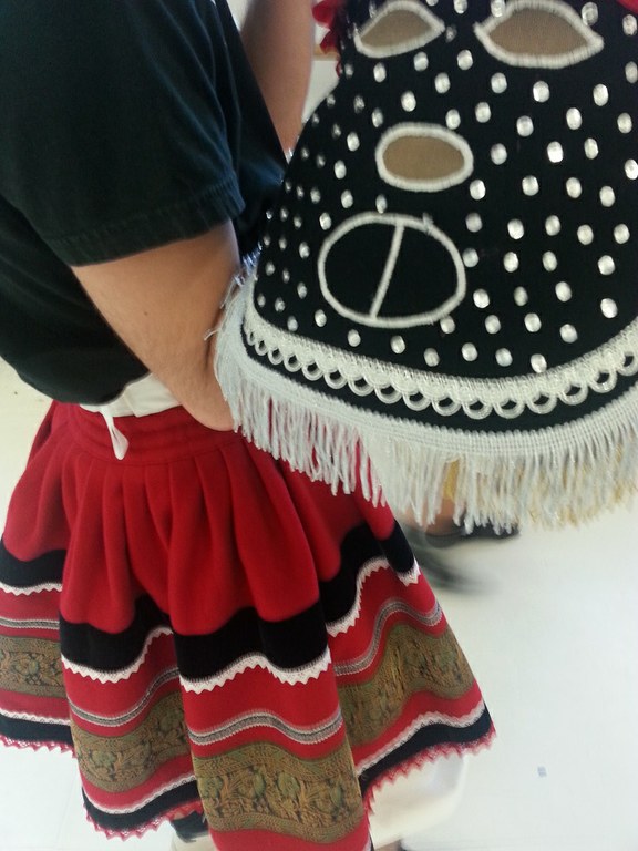 Gure 7 dantzari Miarritzeko San Martin ezpata-dantzan