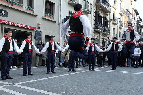 San Blasek gorde diezagula eztarria!