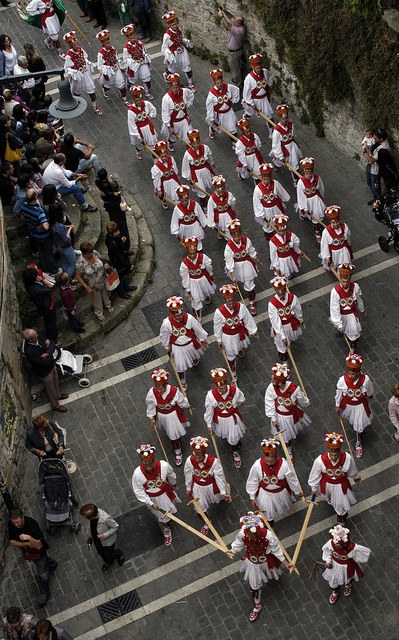 San Fermin Aldapakoaren ezpata-dantza, txori bistan