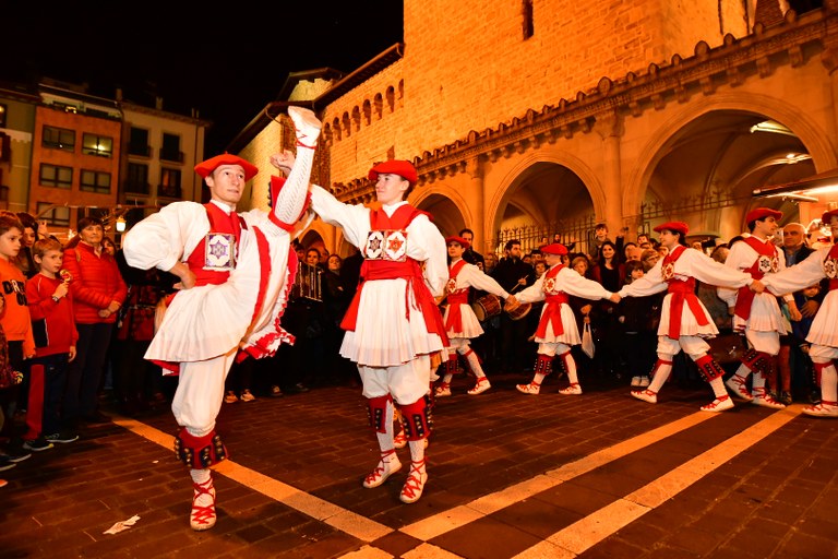Sanblaseko soka-dantza ere berritu dugu Sanblaseko soka-dantza ere berritu dugu