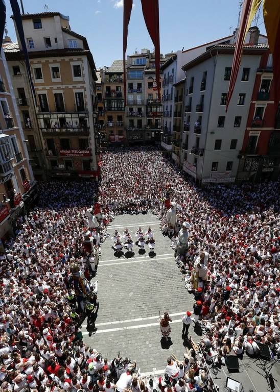 Adio Larrain-dantza, edo aurtengo Sanferminetako kronika