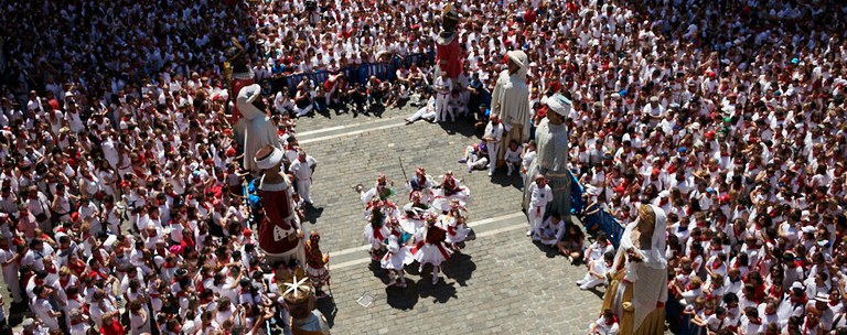 Dantzak bai, troketak ere bai! 2019ko Sanferminen kronika