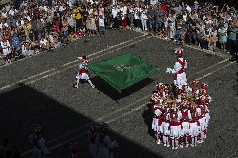 Sanfermin Aldapakoaren ezpata-dantza San Migelez