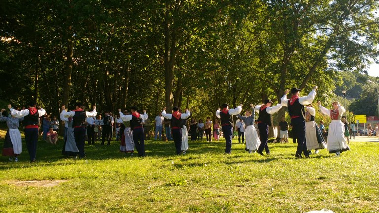 Sanjuan bezperako soka-dantza, batukada erritmoan Sanjuan bezperako soka-dantza, batukada erritmoan