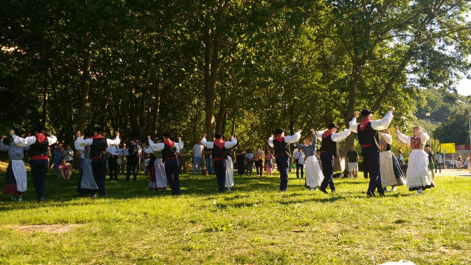 Sanjuan bezperako soka-dantza, batukada erritmoan
