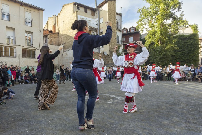 Aurtengo San Juan bezperako soka-dantza, Ortzadarri gorazarrez