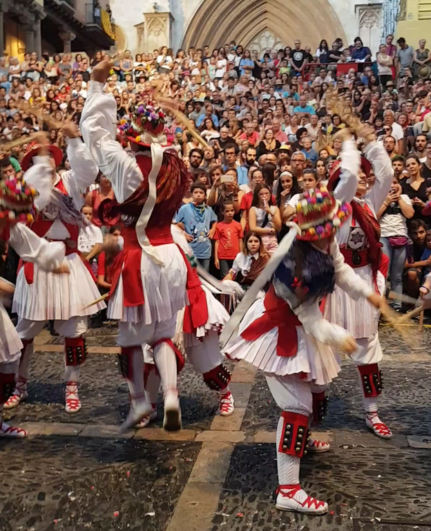 Tarragonako Santa Teklaren omenezko segizioan dantzatu dugu