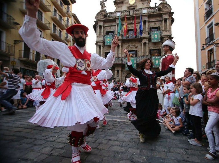 Zinegotziak ere animatu ziren dantzara!