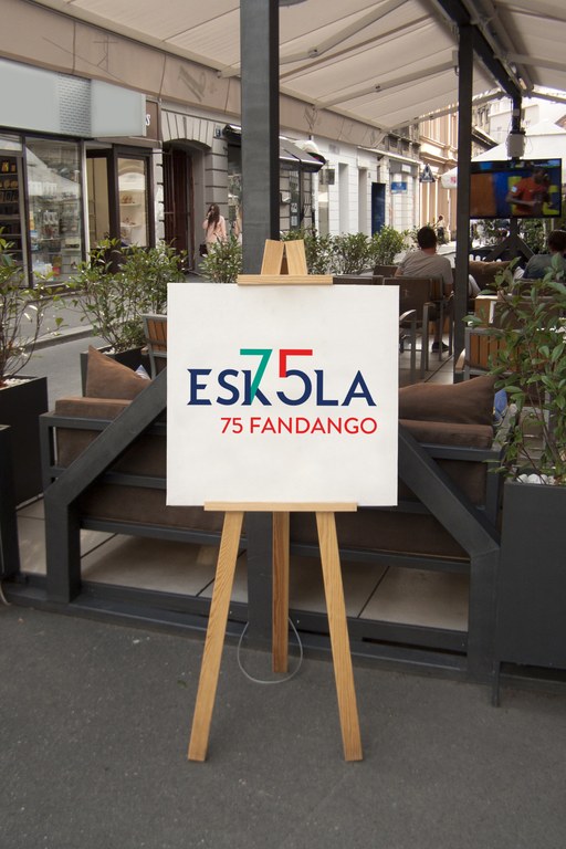 Eskolaren erronka: 75 fandango eta arin-arin jarraian Eskolaren erronka: 75 fandango eta arin-arin jarraian