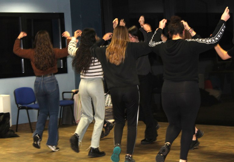 Dantza, generoa eta euskara gurutzatzen direnean