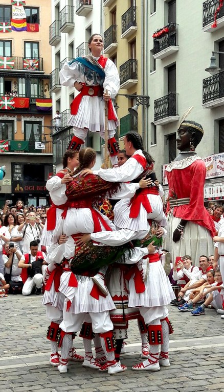 Duguna dantza taldea – Iruñea, Nafarroa