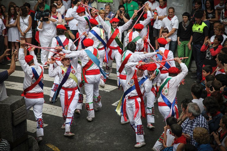 Lesakako ezpata-dantzariak – Lesaka (Nafarroa)