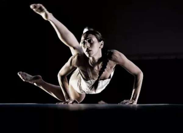 Laia Santanachekin ikastaroa (H)ik Dantza landu programan