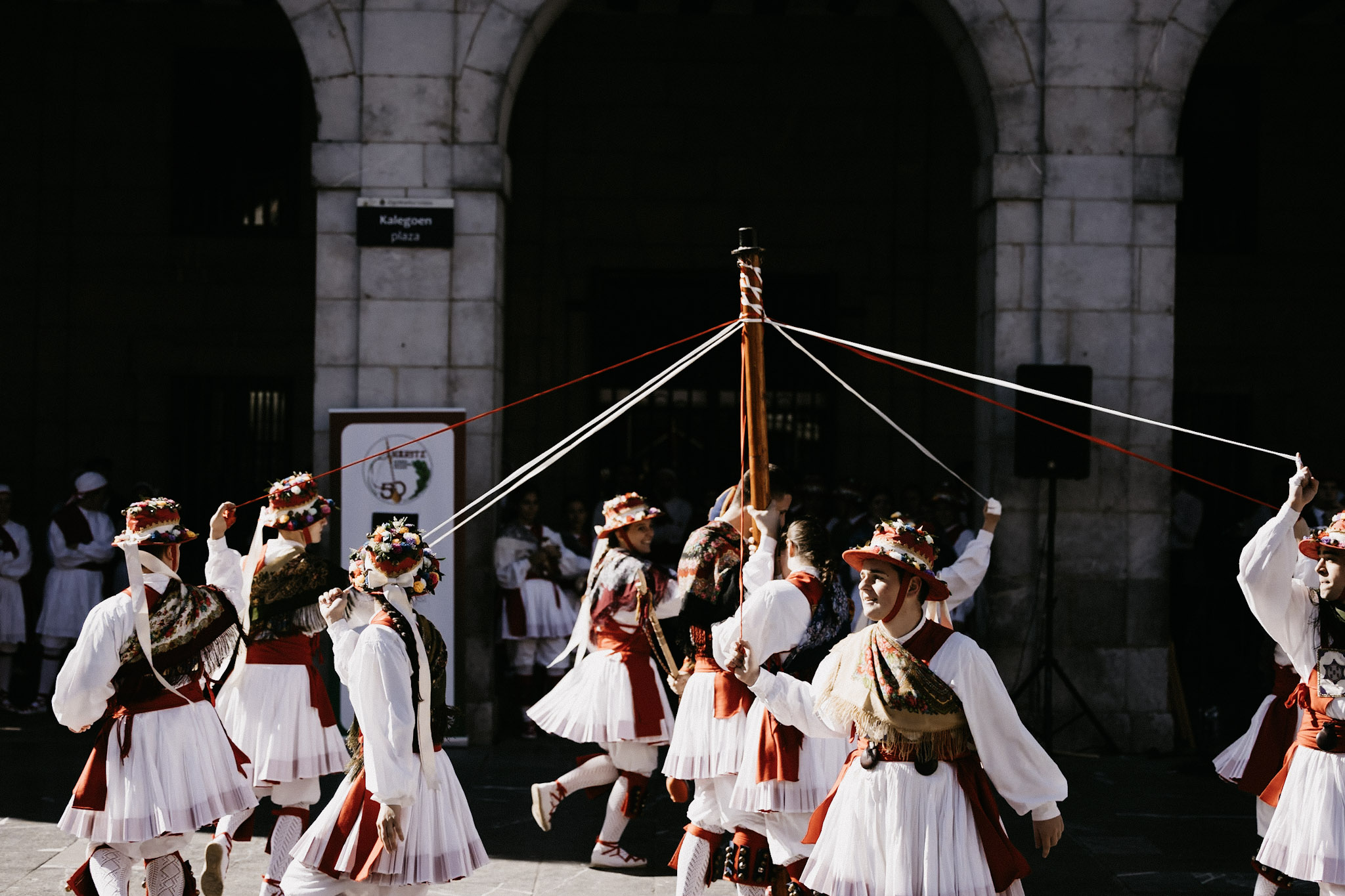 Duguna-Iruñeko dantzariak Elgoibarren dantzan. 2023-10-21 Duguna-Iruñeko dantzariak Elgoibarren dantzan. 2023-10-21