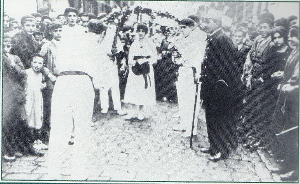 Soka-dantzako lehen argazkia. 1919