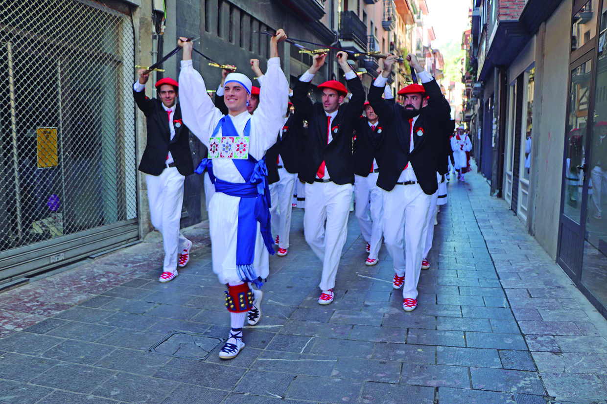 2022. XIII. Errosarioko Amaren Ezpata-Dantza 2022. XIII. Errosarioko Amaren Ezpata-Dantza