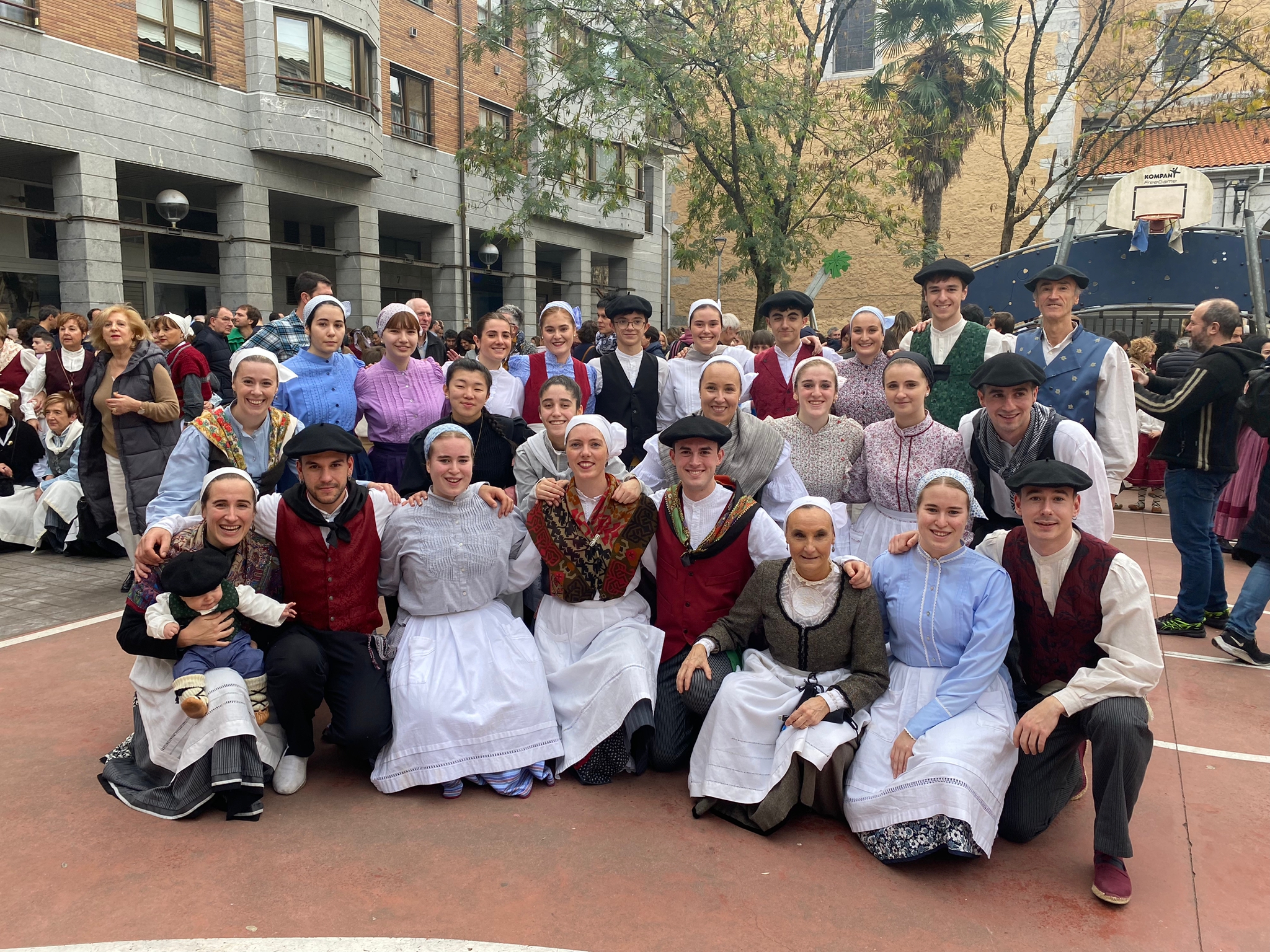 2022. Plazara Dantzara erromeriako talde-argazkia 2022. Plazara Dantzara erromeriako talde-argazkia