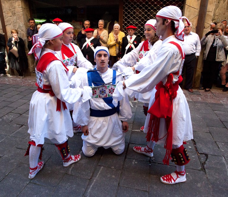 Badator bederatzigarren ezpata-dantza