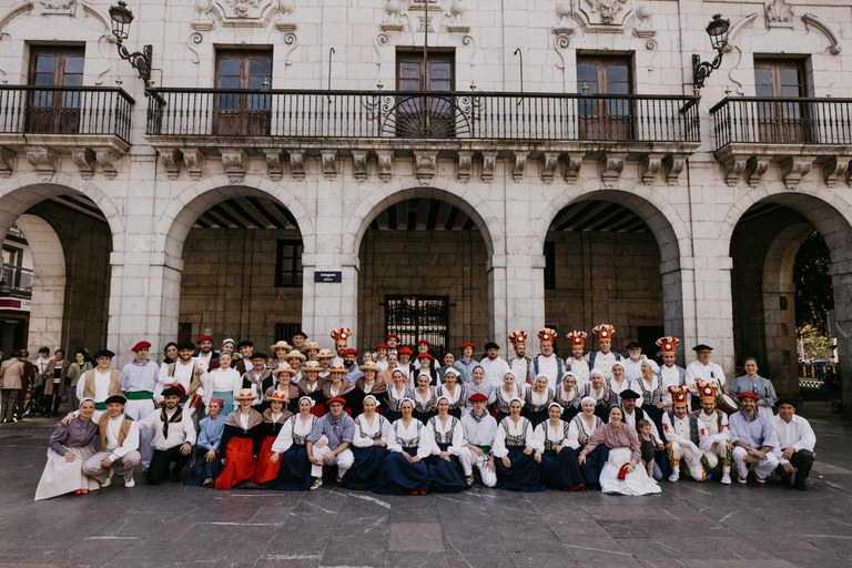 2023-03-25. Lagunekin dantzan 2023-03-25. Lagunekin dantzan