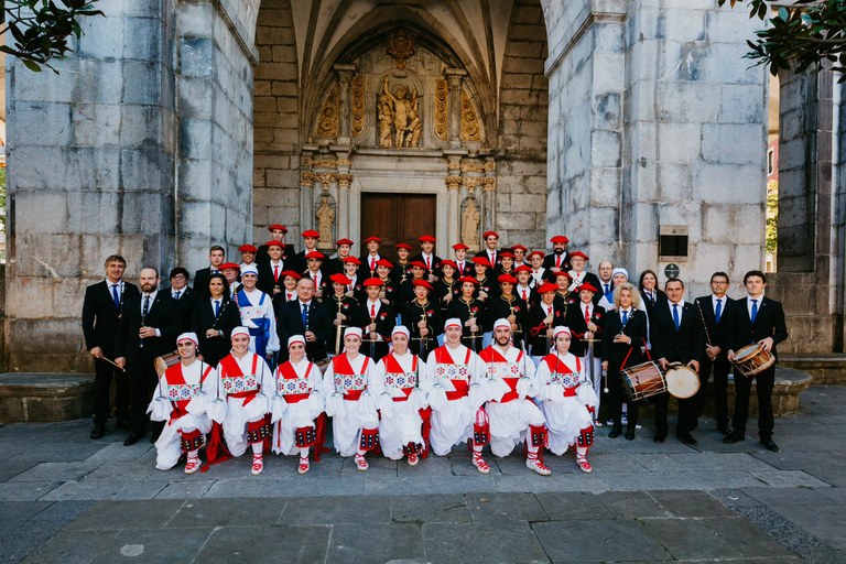 XIII. Errosarioko Amaren ezpata-dantza