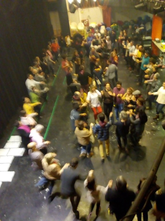 Abenduko zubian Escamot català-rekin dantzaldiak